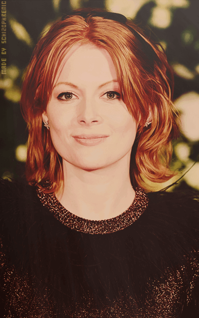 Emily Beecham XCv0AxAc_o