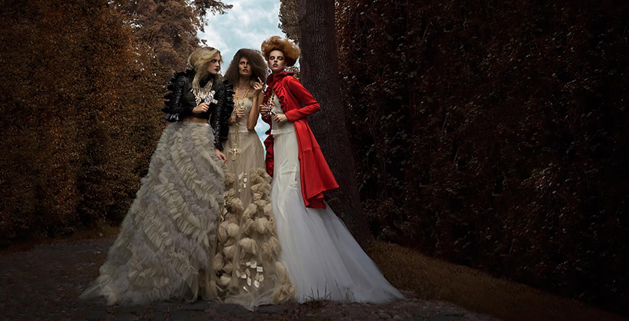 Per il Bacio di Dio - Antonela Sabate, Luiza Matyba, Brooke Register by Jvdas Berra Per il Bacio di Dio - Antonela Sabate, Luiza Matyba, Brooke Register by Jvdas Berra