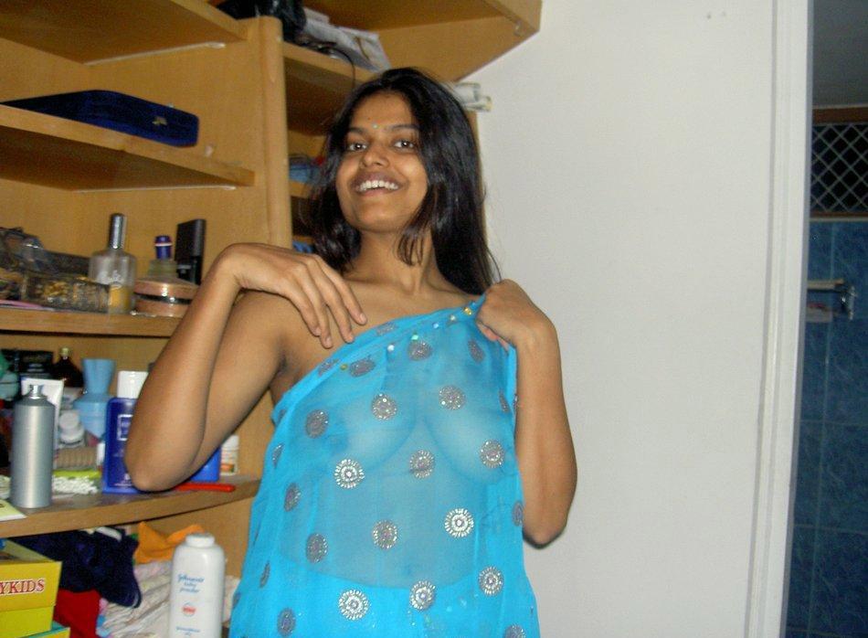 Desi housewife Aprita lets her brassiere slip while posing non nude(6)