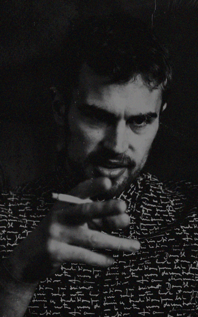 Theo James  Bc732EES_o