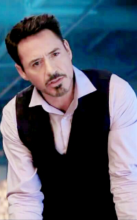 Robert Downey Jr KGnkBC5m_o