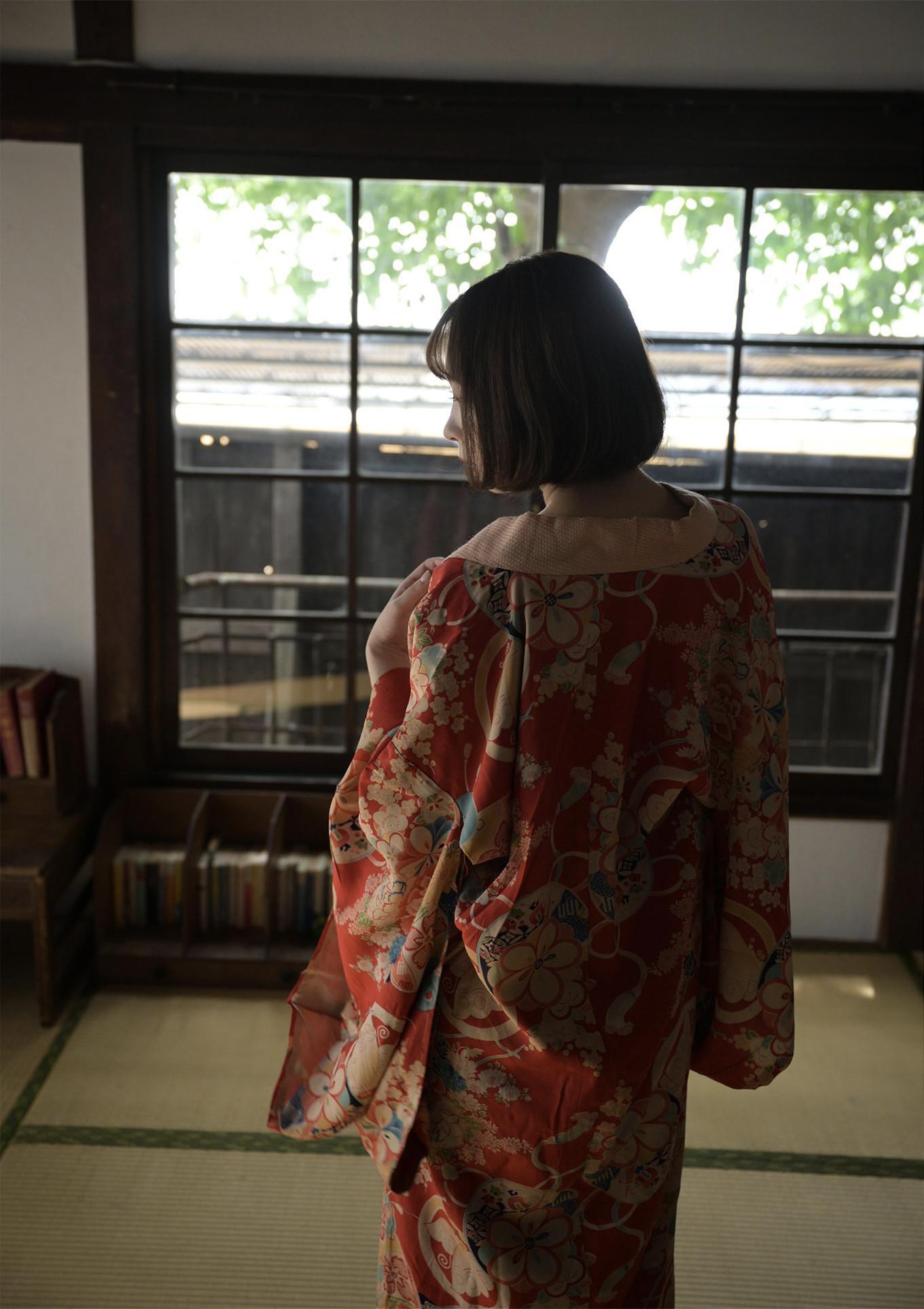 Riho Shishido 宍戸里帆, 週刊現代デジタル写真集 「現役女子大生のマシュマロ巨乳」 Set.02(1)