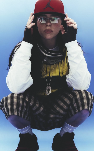 Billie Eilish CsomBrB5_o