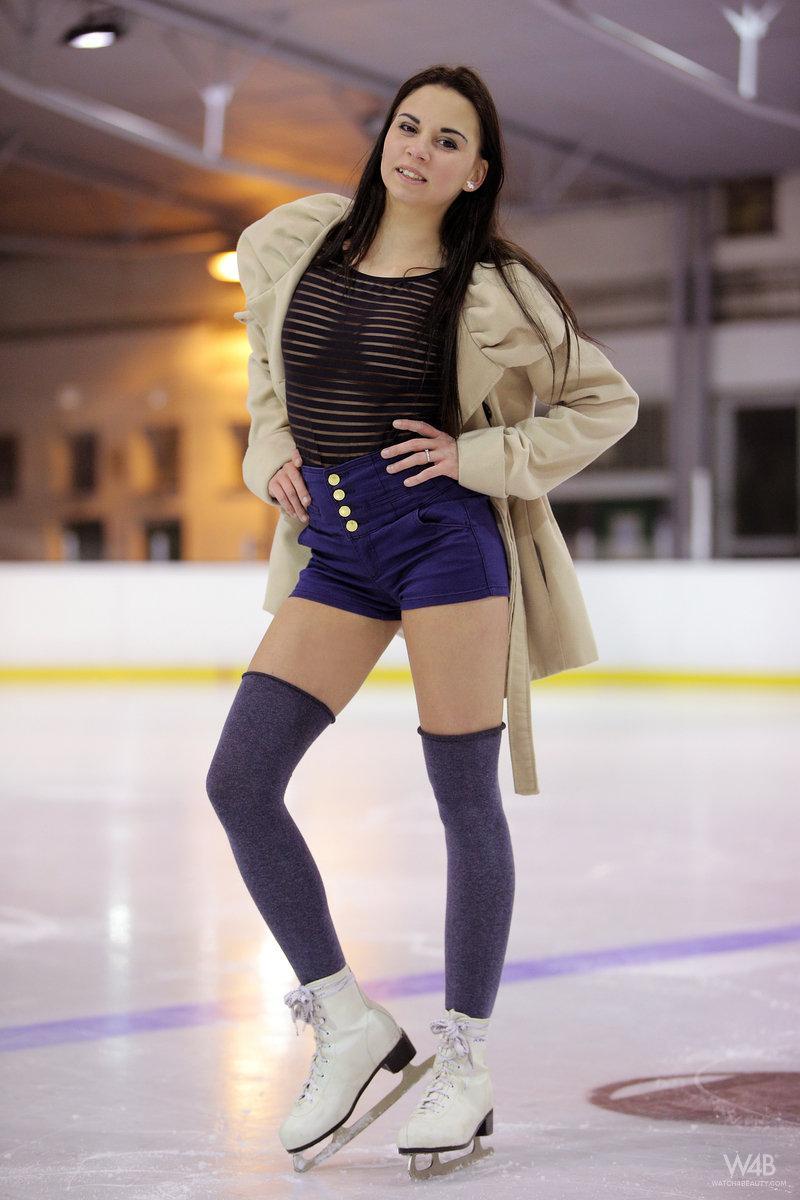 Ice skating Andys toys her teen pussy with a glass dildo at the rink(3)