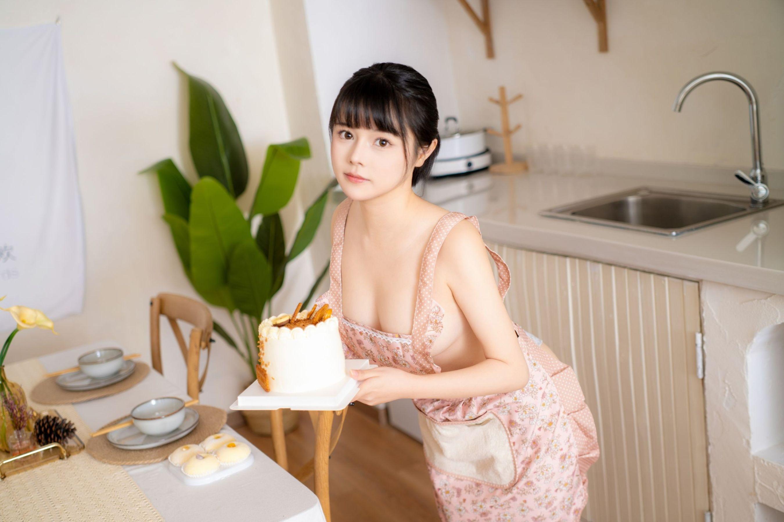 国模套图 七月喵子《蛋糕厨娘》(45)