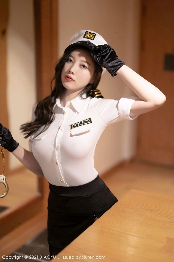 语画界杨晨晨泰国女警官制服搭配黑丝诱惑写真(64)