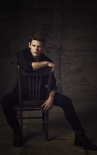 Zach Roerig  DYz9g1V5_o