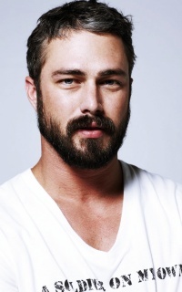 Taylor Kinney Ayg0JRlf_o