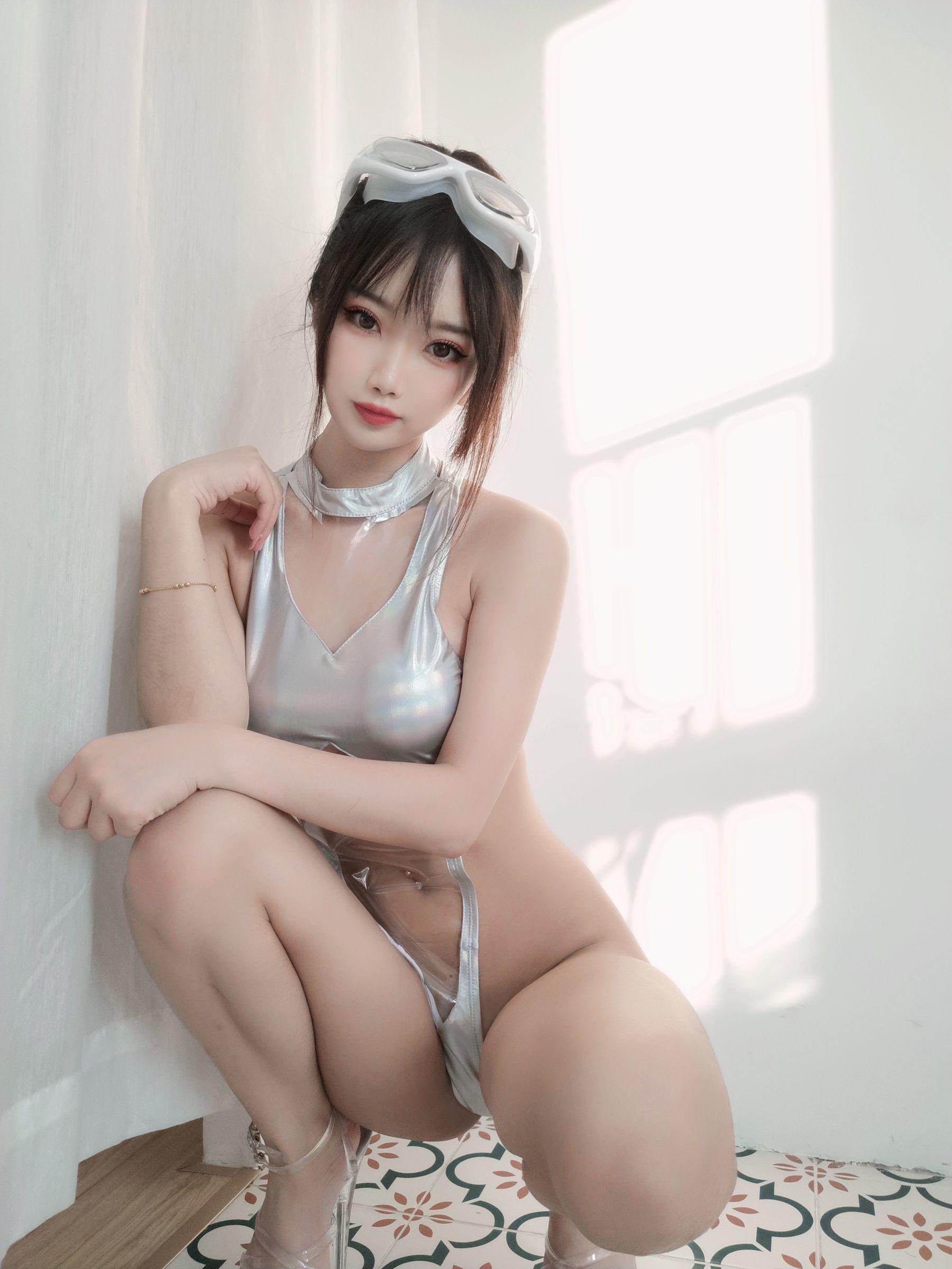 [网红COSER] 白嫩美少女鬼畜瑶 – 镭射竞泳 写真集(22)