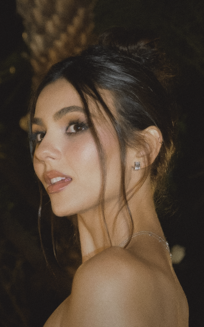 Victoria Justice QvjWqiEv_o