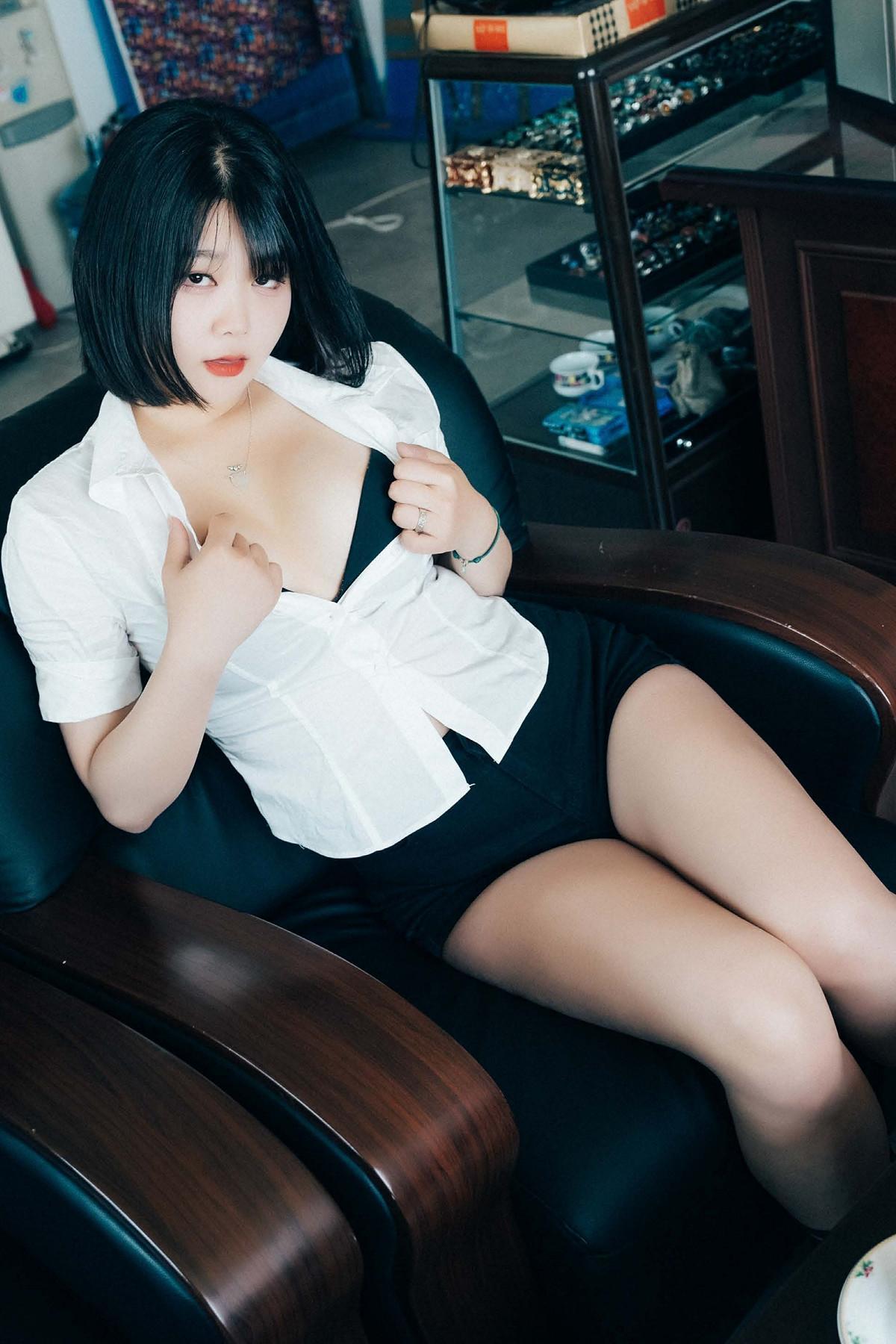 ZIA.Kwon 권지아, Loozy ‘Female Employee’ Set.02(21)