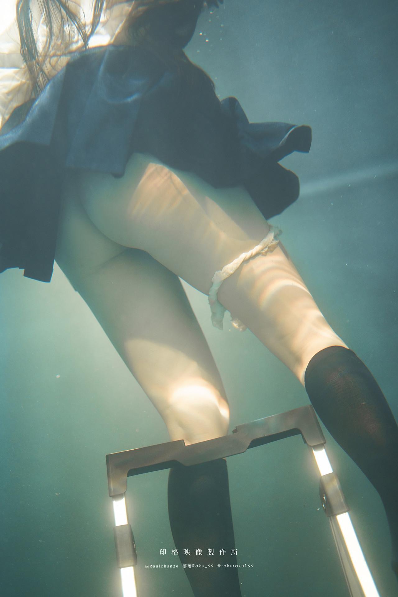 Cosplay 落落Raku – 水泳馆(17)