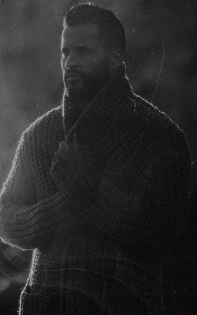 Ricky Whittle  Omqh3JWj_o