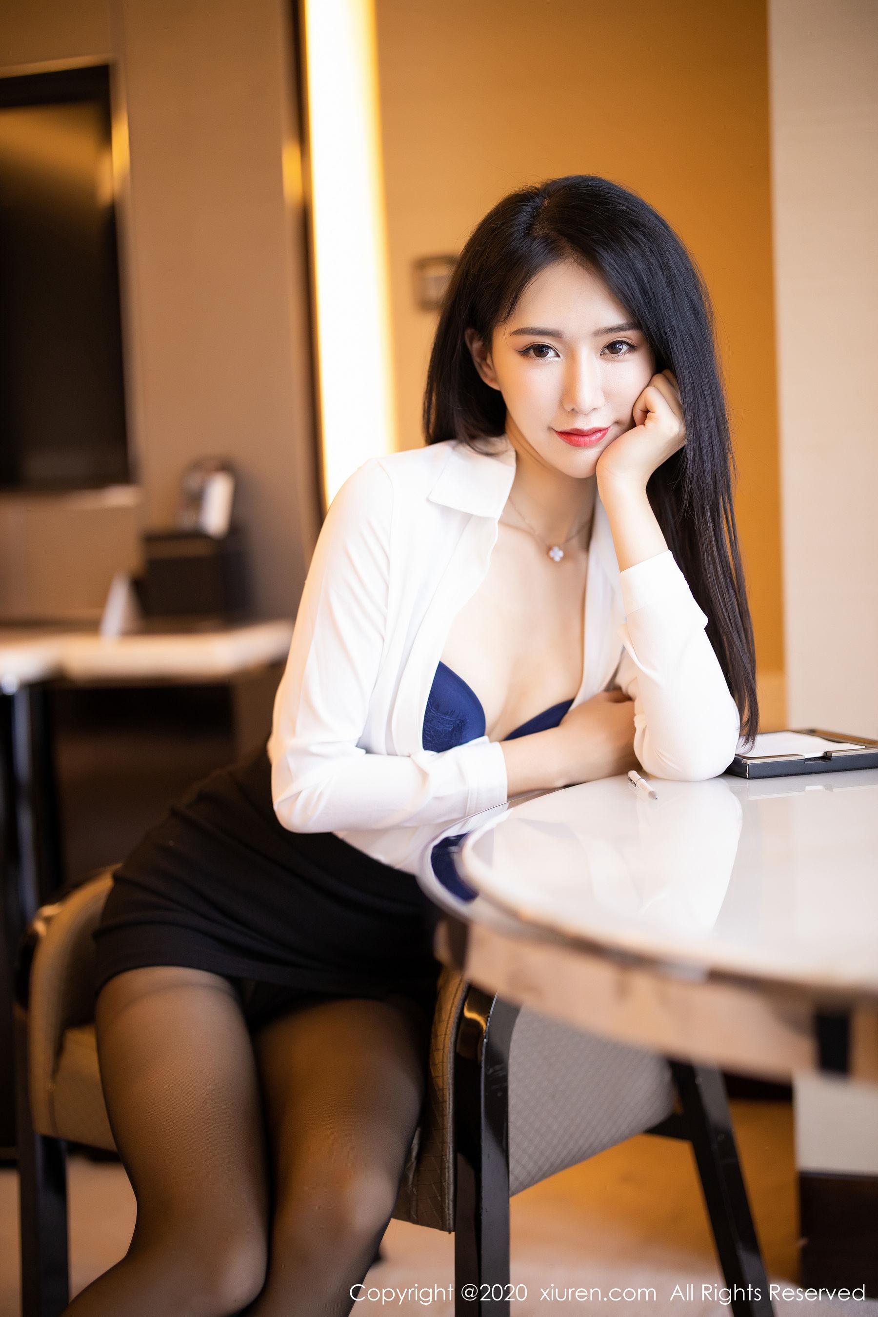 [秀人XiuRen] No.2148 BABY_柒 《白衬衫黑短裙的OL职场秘书》 写真集(40)