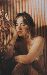 aktorka - Dakota Johnson XUIKUcI9_o