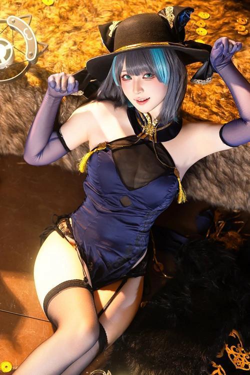 Cosplay 屿鱼 – 金装猫猫头
