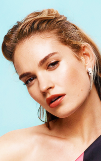 Lily James Gwyp3kwc_o