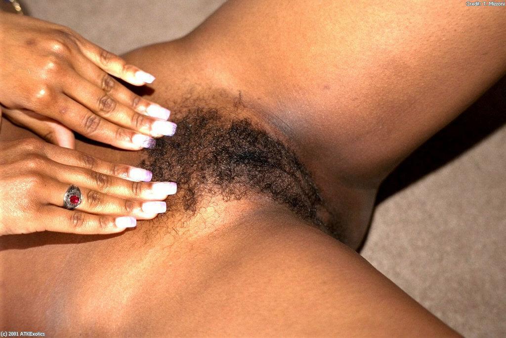 Amateur ebony Lorna strips down naked & exposes her saggy tits & hairy pussy(21)