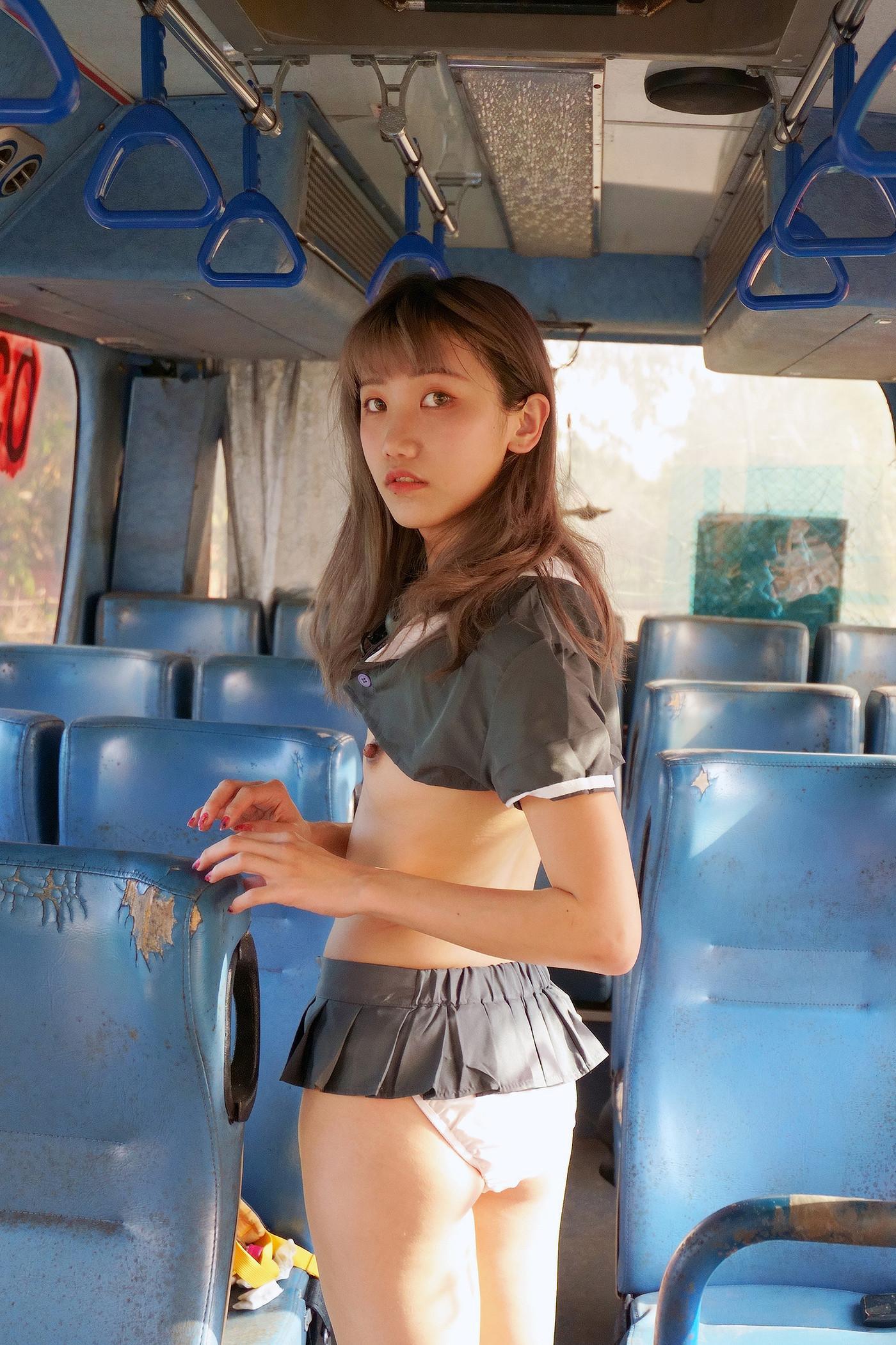JVID 伊芙蝶 – 真实-公车上处女丧失回忆录 Set.01(6)