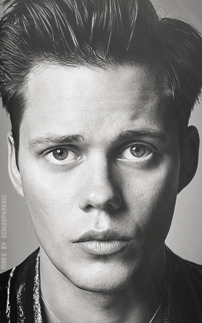 Bill Skarsgärd ZopZKrwg_o