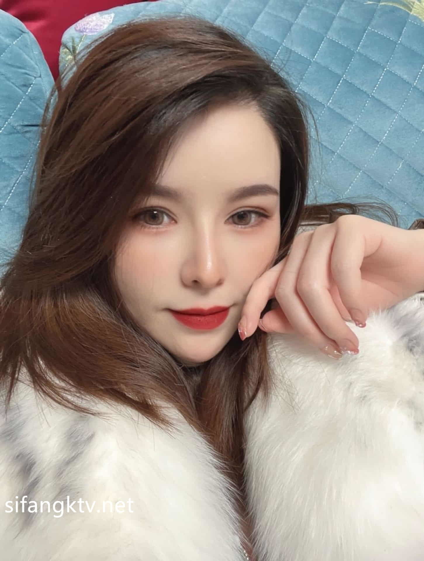 Contrast whore net red royal sister "Wang Yuyan" has sex with Jin Zhu, sex ride, pussy is very pink