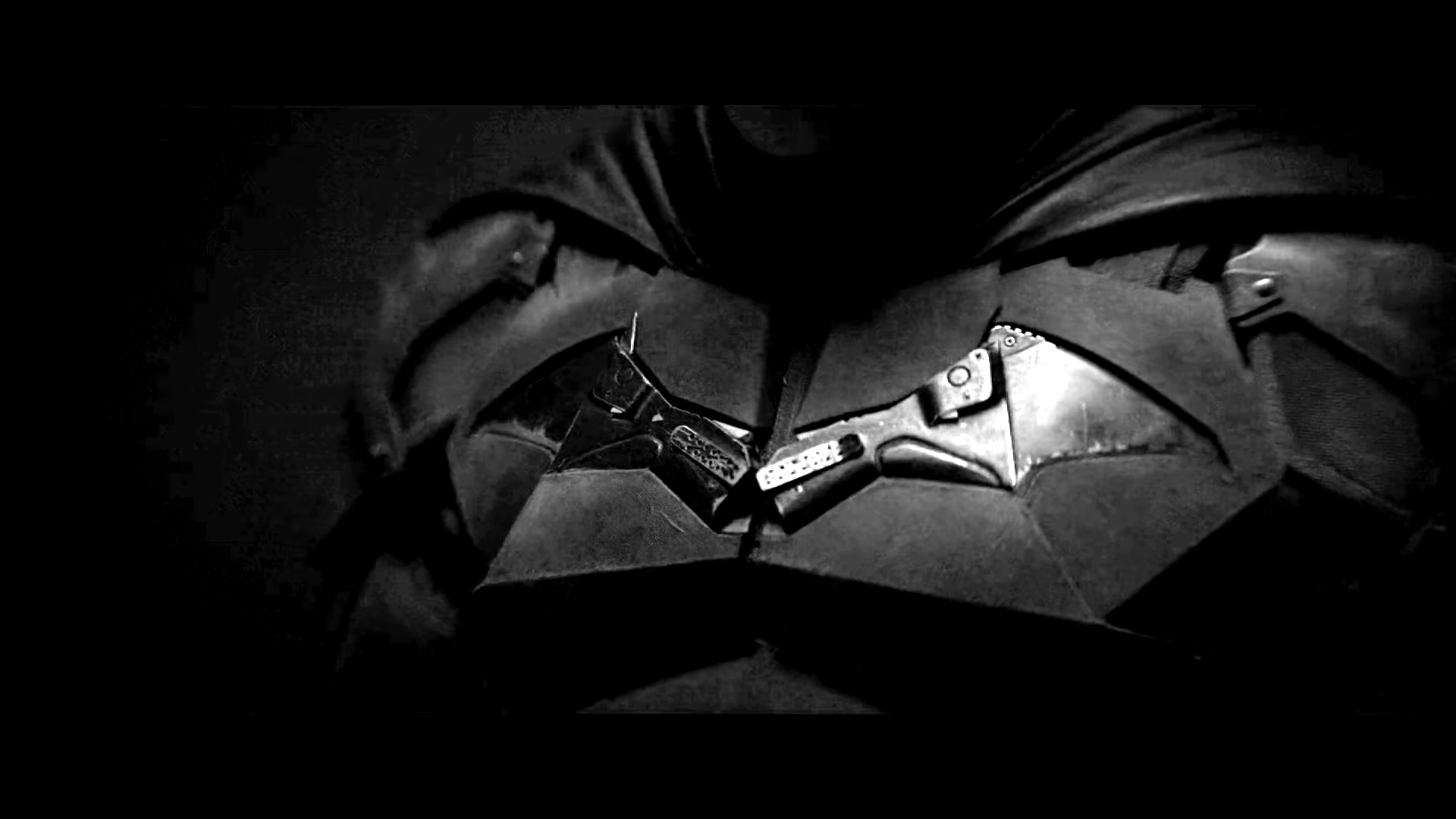 THE BATMAN: Take A Closer Look At The New Batsuit With These Hi ...
