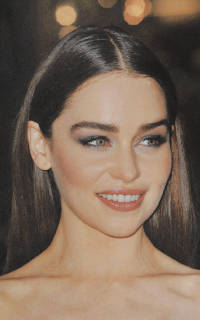 Emilia Clarke GE58wVoT_o