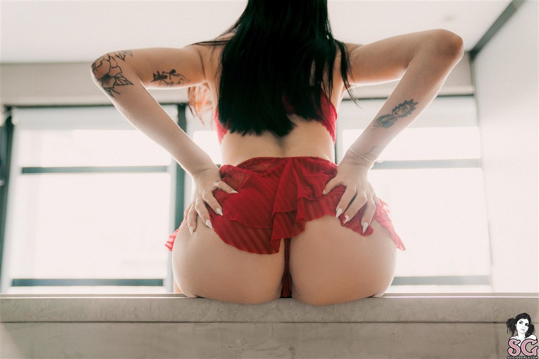 Endilolita Suicide, Lady in red