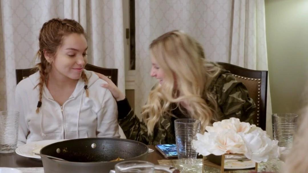 Darcey and Stacey S01E01 Everything Is About to Change 720p WEB-DL AAC2 0 x264-BTN Darcey and Stacey S01E01 Everything Is About to Change 720p WEB-DL AAC2 0 x264-BTN