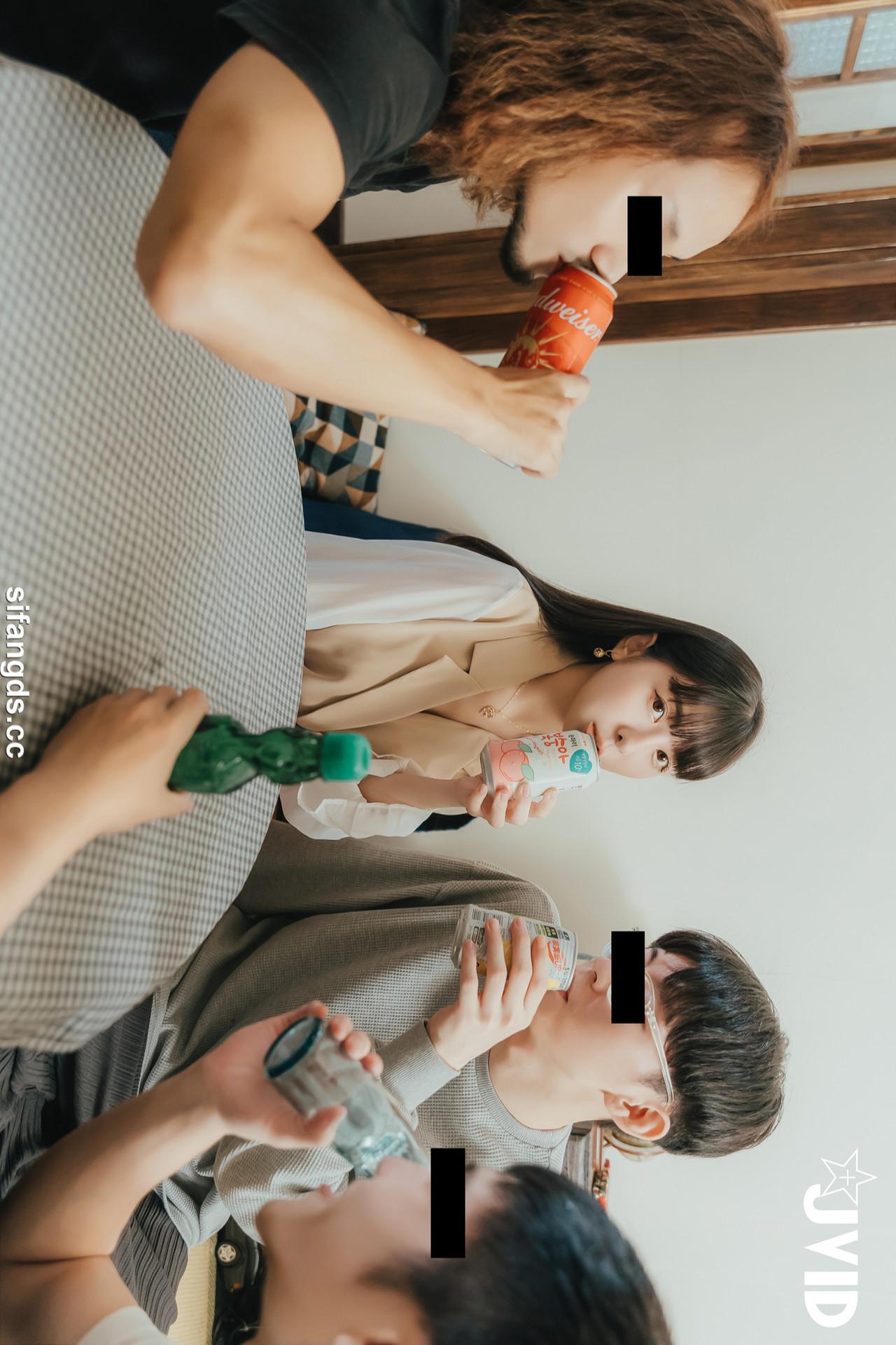JVID 月台尼Tiny – 🔞女大生交友不慎被學長們酒後亂性😖原本要慶祝Tiny拿到獎學金💰現在身上都是獎學……精🥛🔞 Set.01(2)