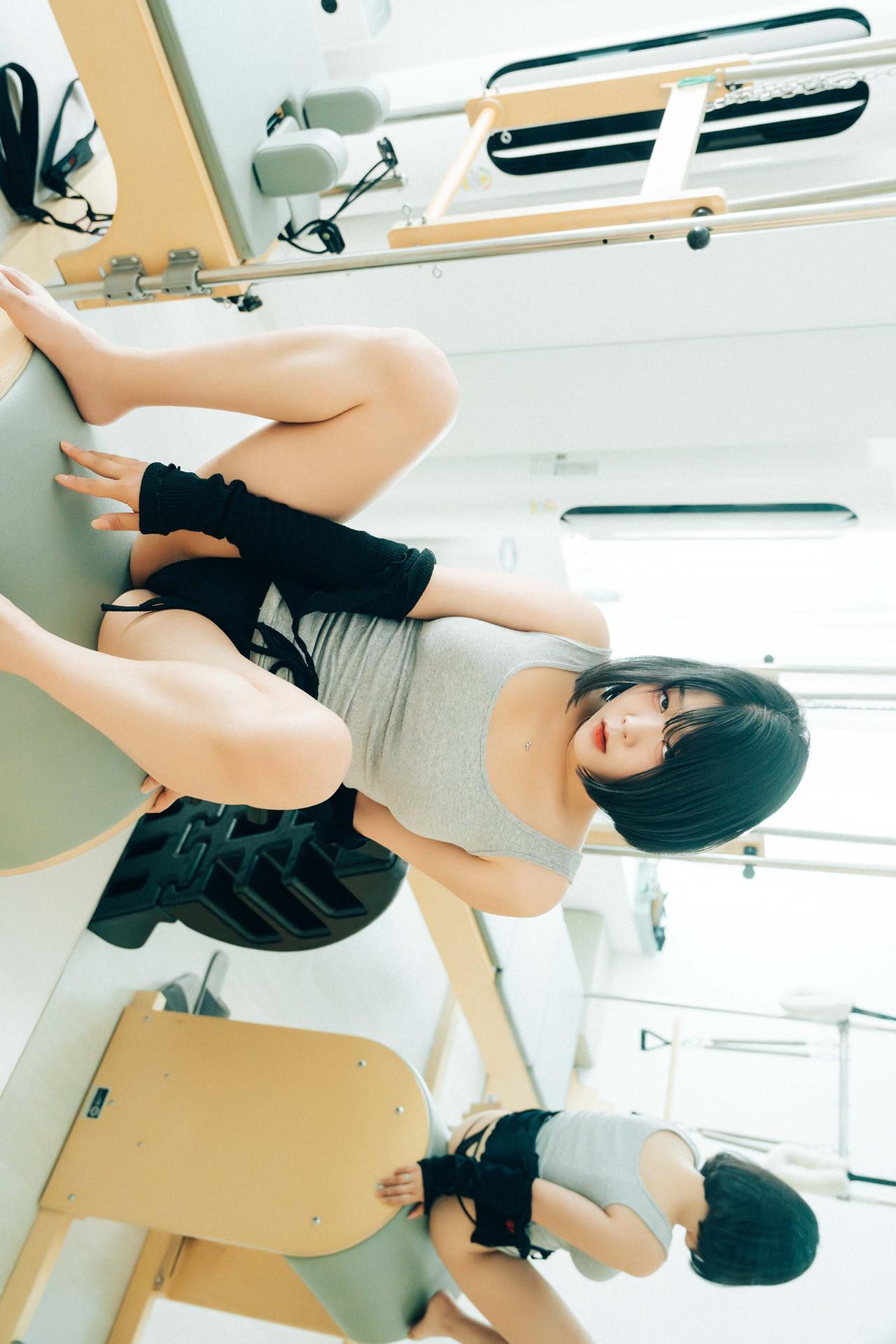 ZIA.Kwon 권지아, Haivia Photobook ‘Oily’ Set.01(8)