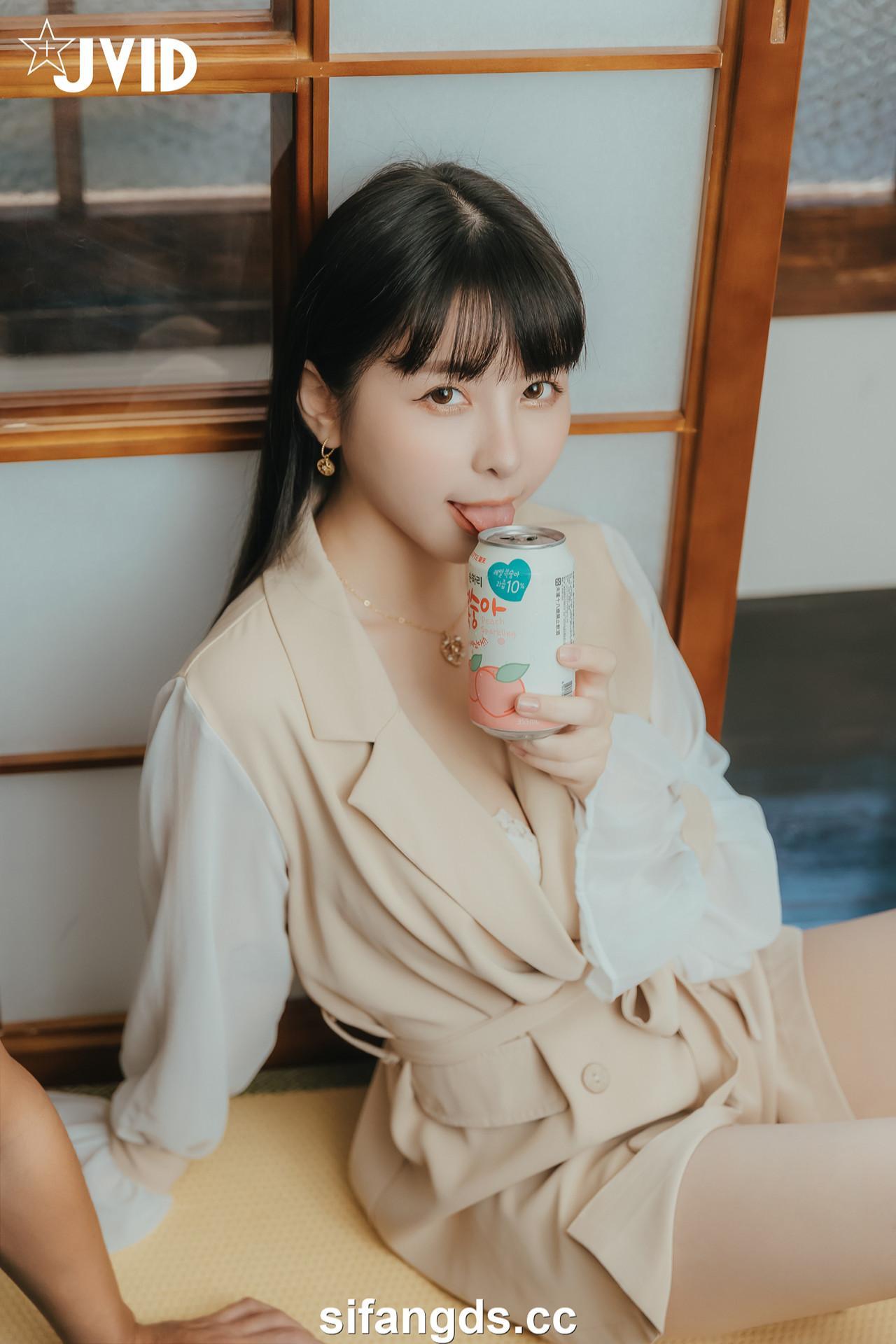 JVID 月台尼Tiny – 🔞女大生交友不慎被學長們酒後亂性😖原本要慶祝Tiny拿到獎學金💰現在身上都是獎學……精🥛🔞 Set.01(6)