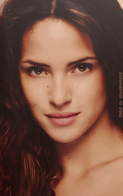 Adria Arjona Wdyrph8P_o