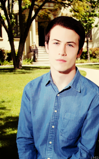 Dylan Minnette 61UwKWIF_o