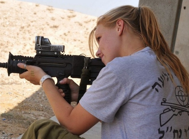 WOMEN WITH WEAPONS...10 ScT4XAmH_o