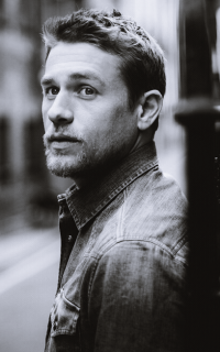 Charlie Hunnam NcdLblwN_o