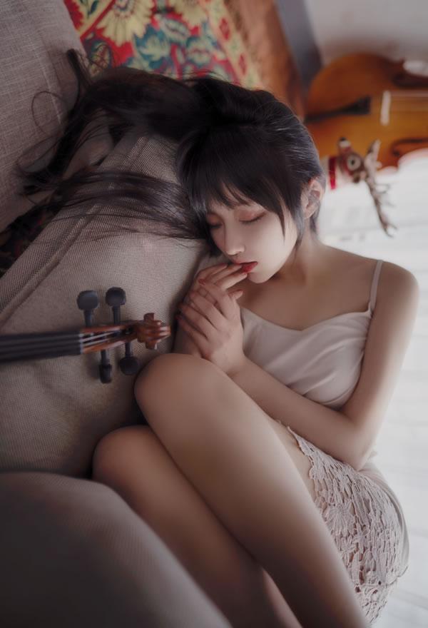 高颜值coser Shika小鹿鹿和她的吉它唯美写真(23)