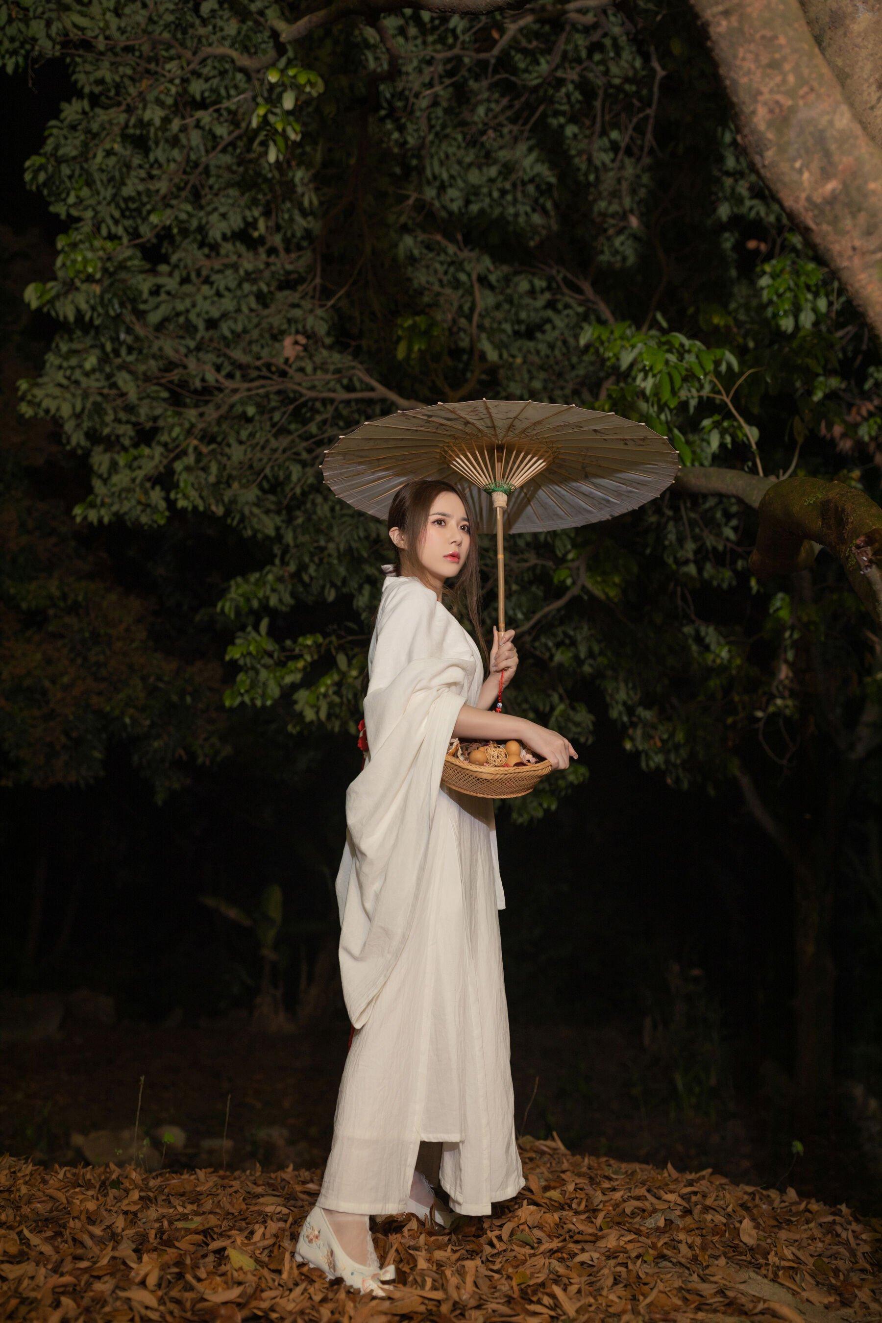 未分类性感写真 鱼子酱Fish《小树林的故事》(36)