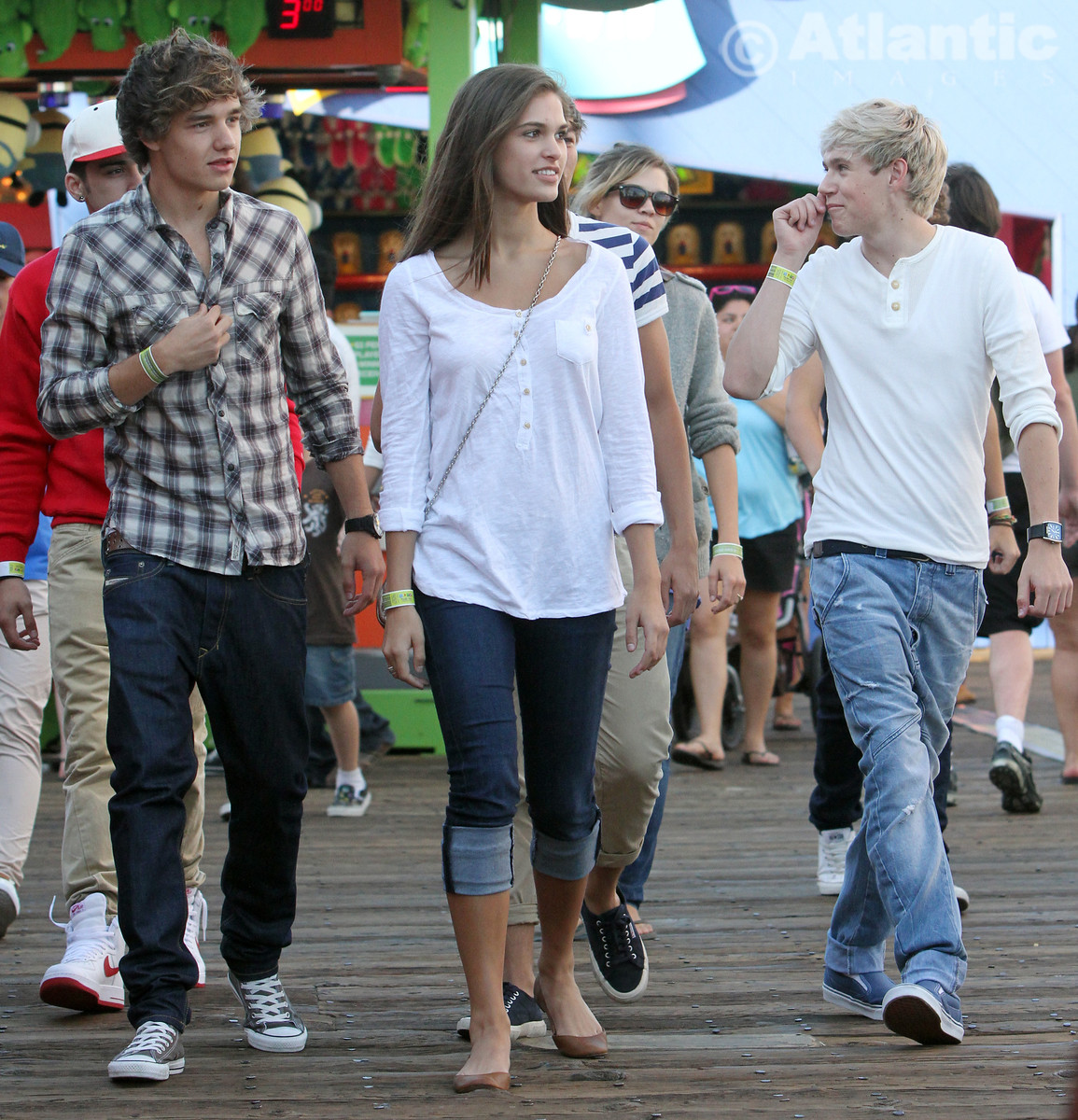 [REQ] One Direction at the Santa Monica Pier (2011)