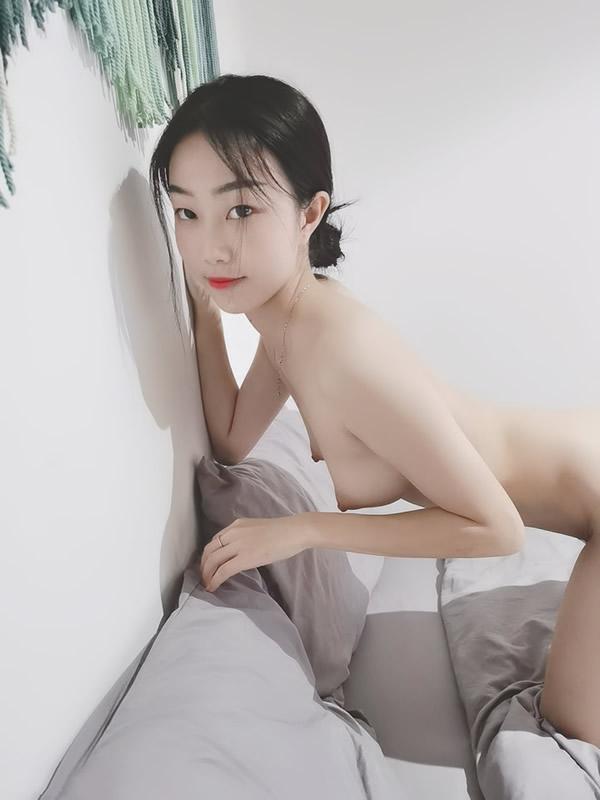 美美哒的小学妹李子玥自拍尺度图包(20)