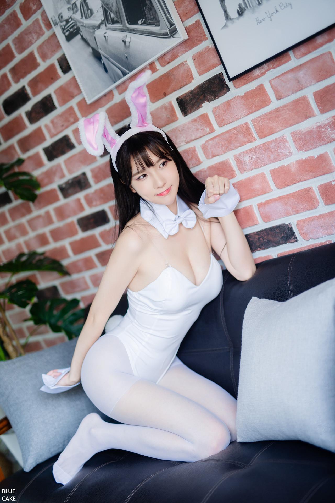 Lee Ahrin 이아린, BlueCake ‘White Black Bunny’ Set.01(4)