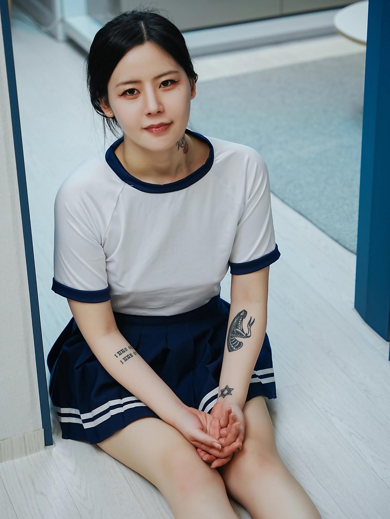 Choi Ri 최리, Photobook Vol.01 「Bloomers」 Set.01(17)