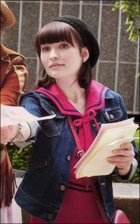 Emily Browning S1MhQO7z_o