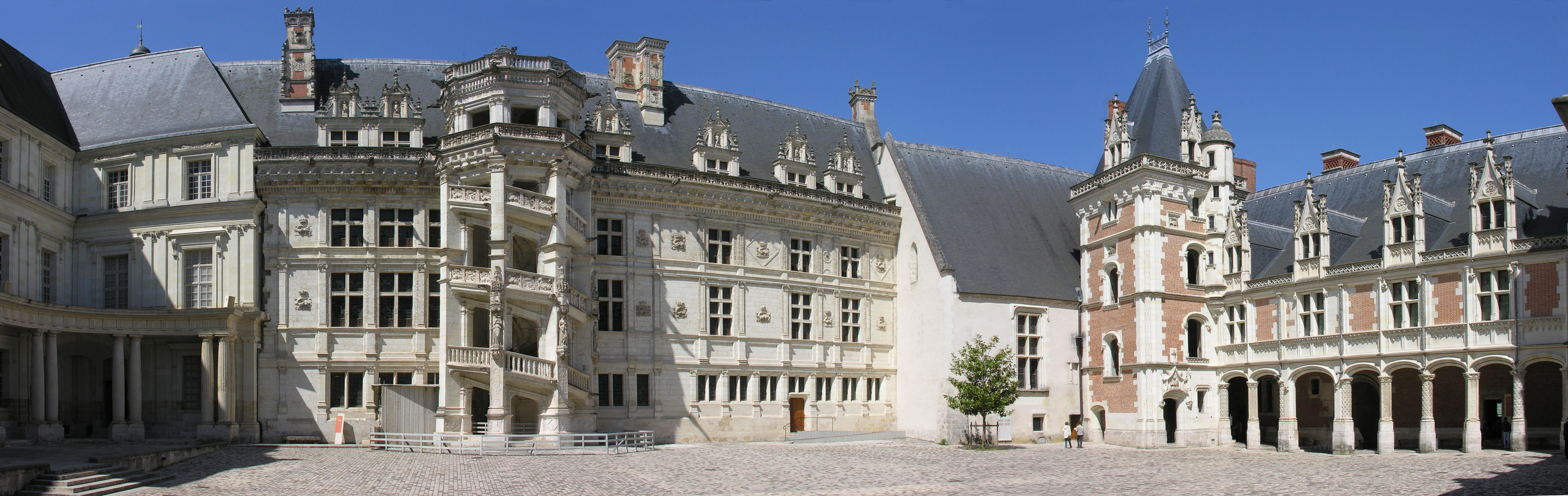 Castle of Blois - France2.jpg
