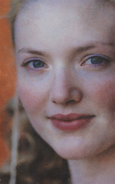 Holliday Grainger EMwr39Fi_o