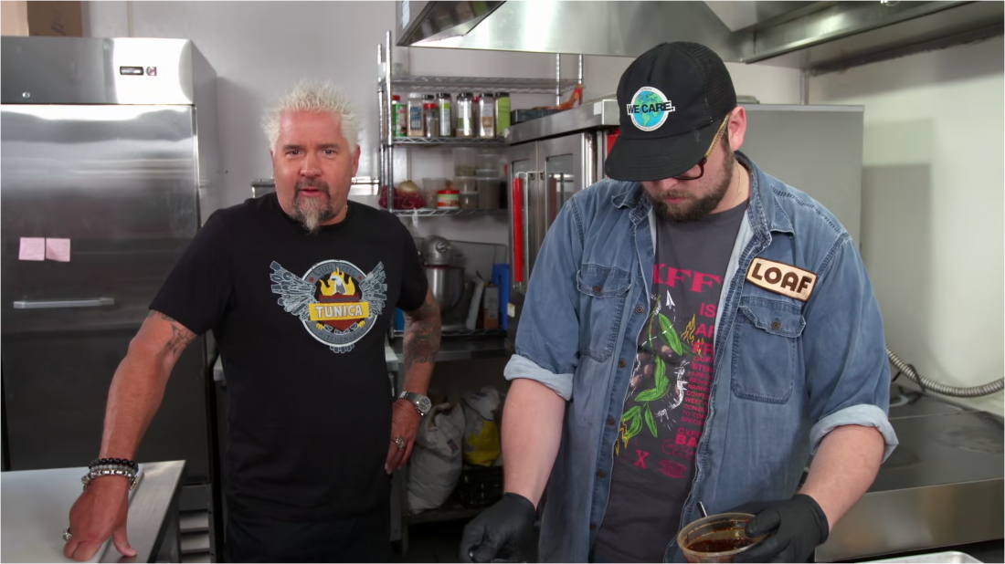 Diners Drive Ins And Dives S48E04 [1080p] (x265) VBQCN46X_o