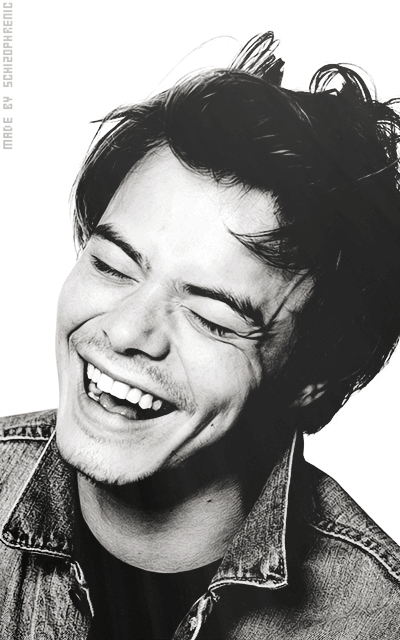 Charlie Heaton Jqu1p0f7_o