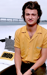 Joe Keery R5Y7LtZx_o