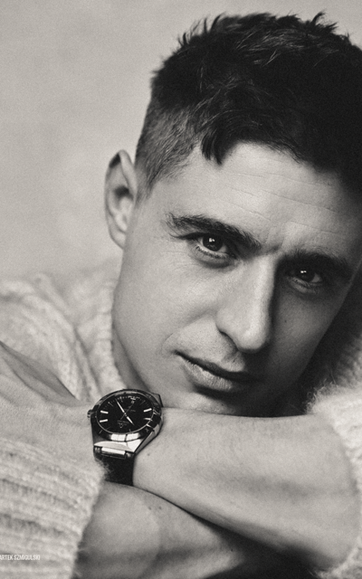 Max Irons L2C3j9Gz_o