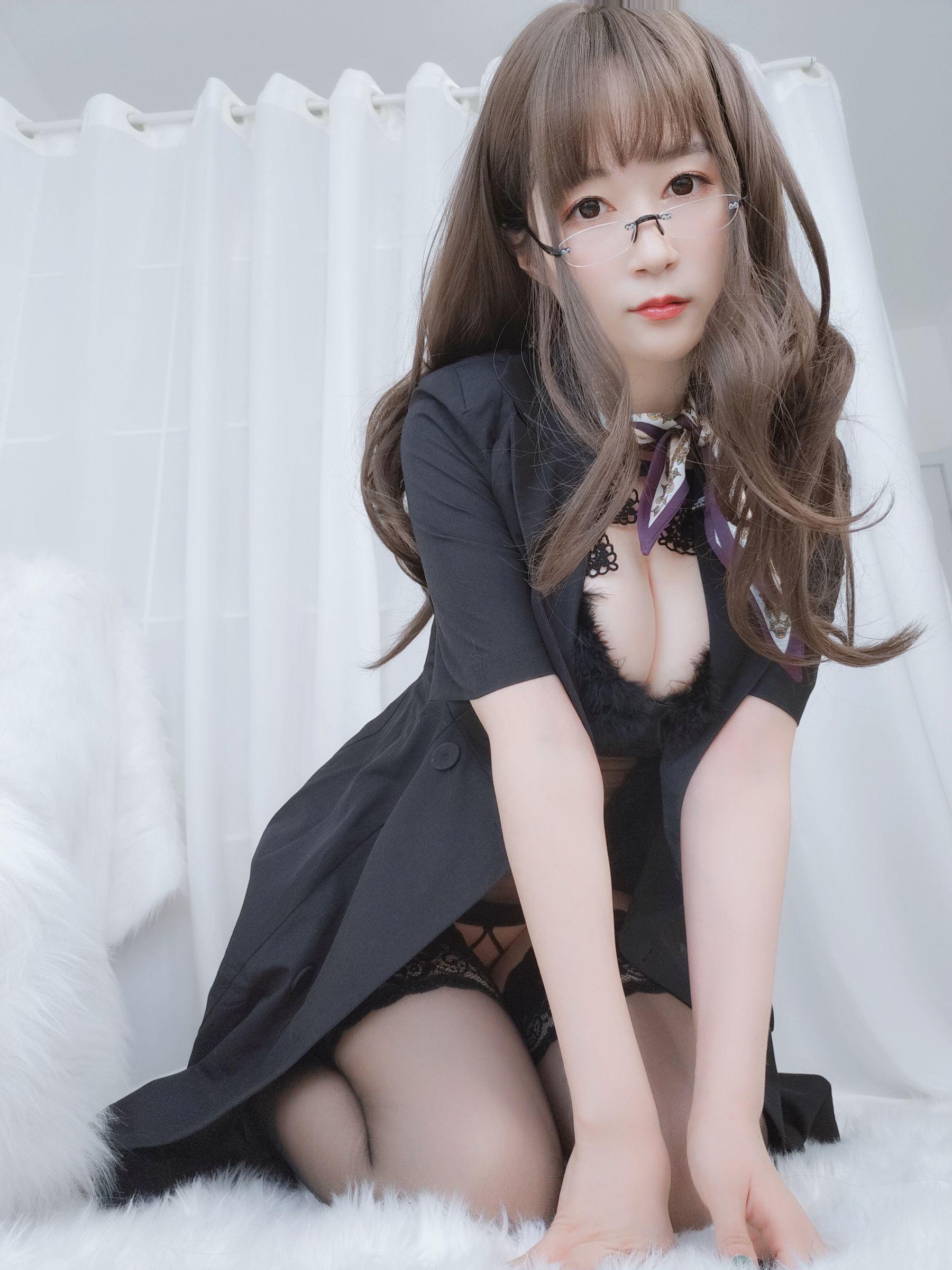 [Cosplay] Coser小姐姐白银 – OL下的内衣 写真集(72)